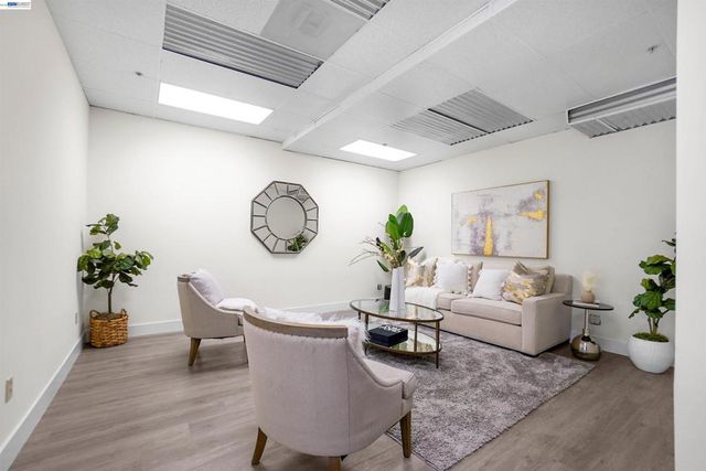 850 W Grand Ave B, Oakland, CA 94607