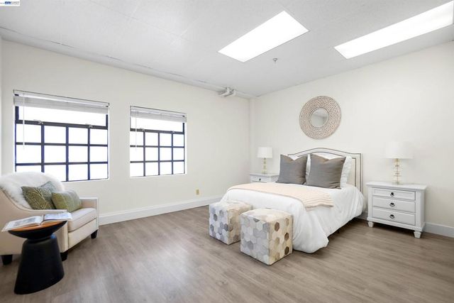 850 W Grand Ave B, Oakland, CA 94607