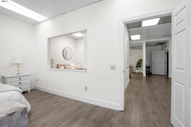 850 W Grand Ave B, Oakland, CA 94607