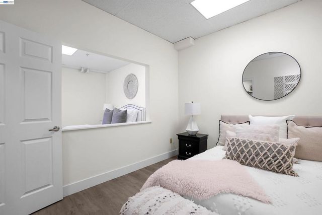 850 W Grand Ave B, Oakland, CA 94607