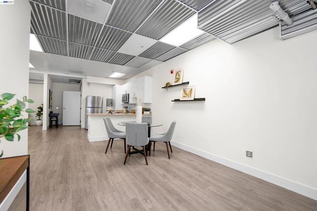 850 W Grand Ave B, Oakland, CA 94607