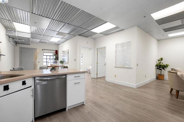 850 W Grand Ave B, Oakland, CA 94607