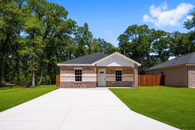 108 Navajo Drive, Mabank, TX 75156