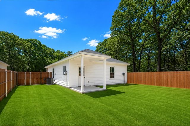108 Navajo Drive, Mabank, TX 75156