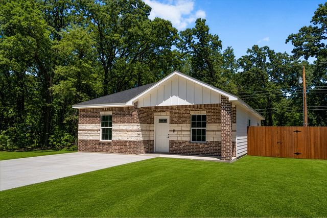 108 Navajo Drive, Mabank, TX 75156