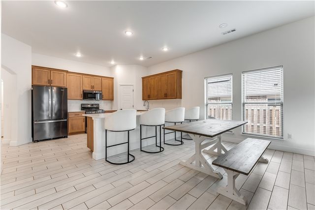 417 NW 62nd Avenue, Bentonville, AR 72713