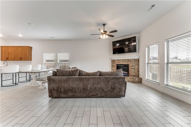 417 NW 62nd Avenue, Bentonville, AR 72713