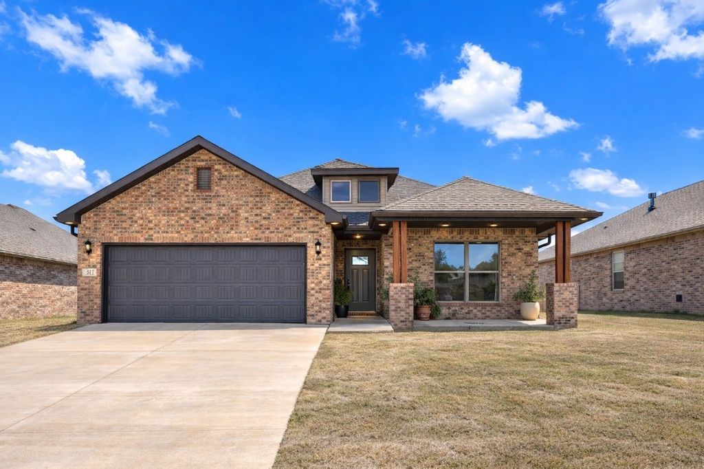 417 NW 62nd Avenue, Bentonville, AR 72713