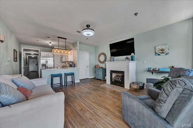 1273 Graves Harbor Trail 312, Huddleston, VA 24104
