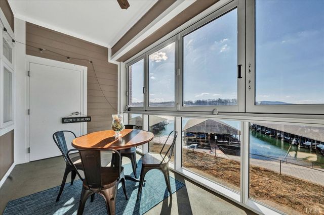 1273 Graves Harbor Trail 312, Huddleston, VA 24104
