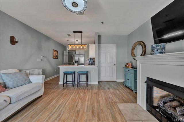 1273 Graves Harbor Trail 312, Huddleston, VA 24104