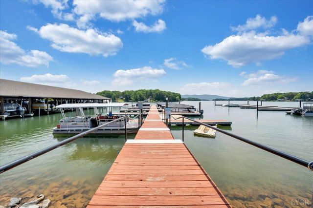 1273 Graves Harbor Trail 312, Huddleston, VA 24104