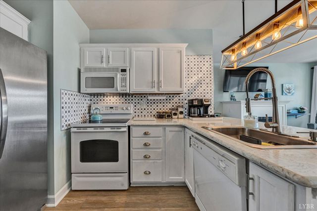 1273 Graves Harbor Trail 312, Huddleston, VA 24104