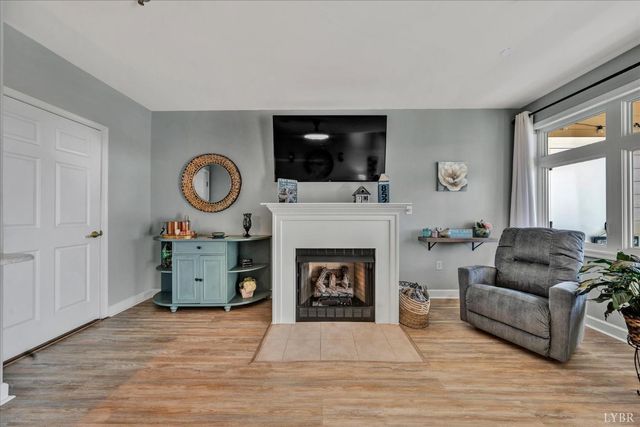 1273 Graves Harbor Trail 312, Huddleston, VA 24104