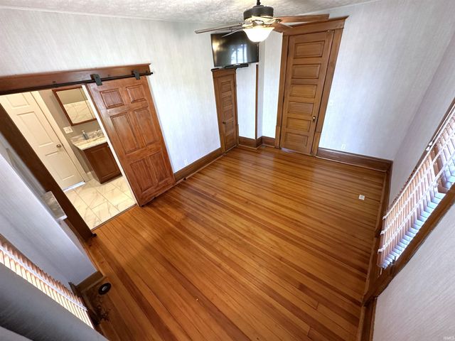 400 S PRAIRIE Street, Brookston, IN 47923