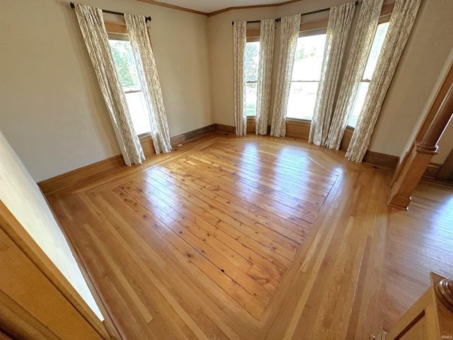 400 S PRAIRIE Street, Brookston, IN 47923