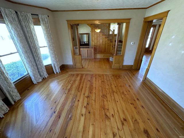 400 S PRAIRIE Street, Brookston, IN 47923