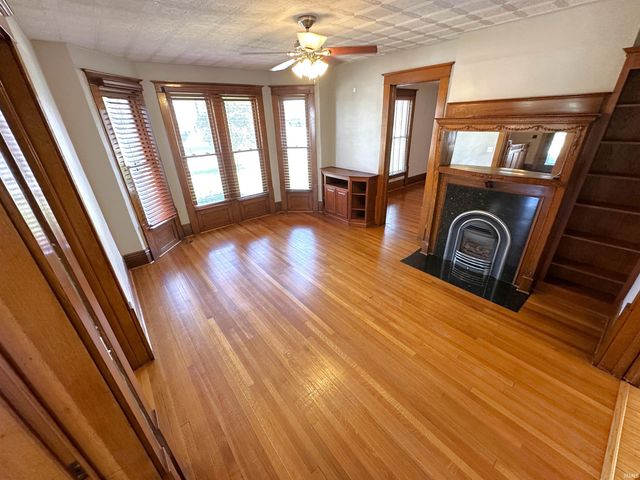 400 S PRAIRIE Street, Brookston, IN 47923