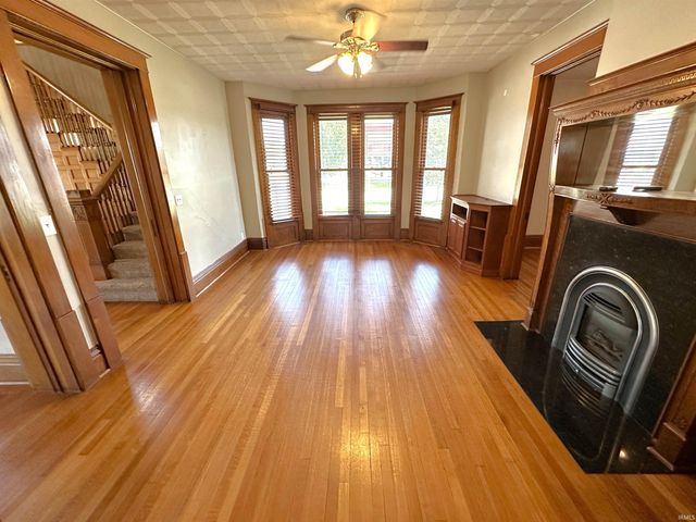 400 S PRAIRIE Street, Brookston, IN 47923