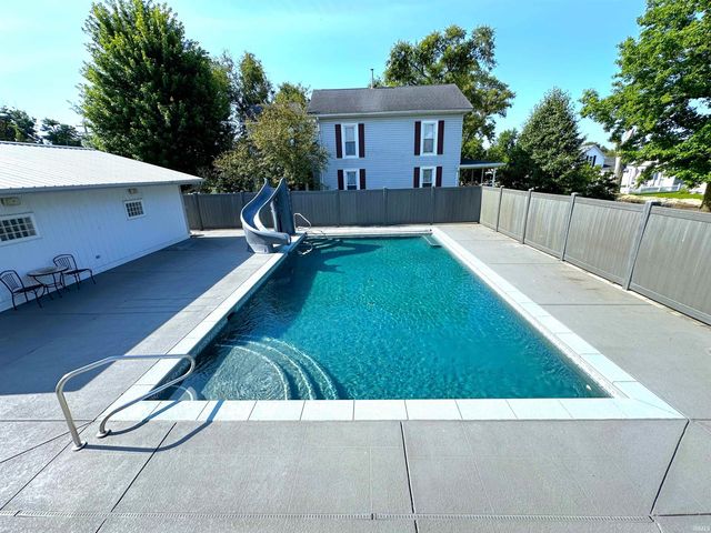 400 S PRAIRIE Street, Brookston, IN 47923