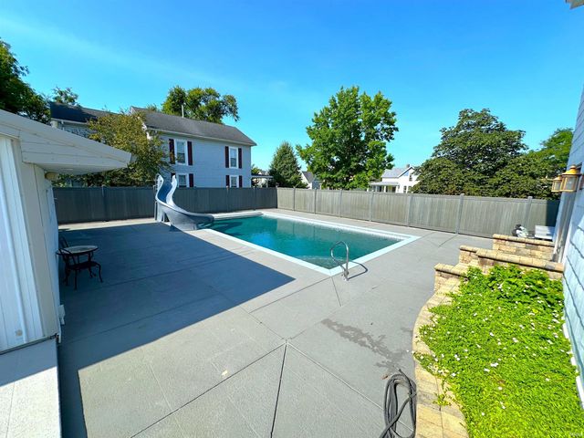 400 S PRAIRIE Street, Brookston, IN 47923