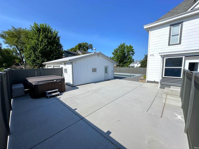 400 S PRAIRIE Street, Brookston, IN 47923