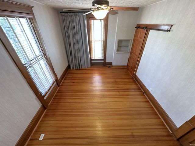 400 S PRAIRIE Street, Brookston, IN 47923