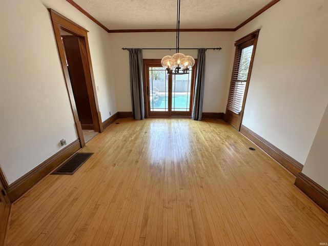 400 S PRAIRIE Street, Brookston, IN 47923