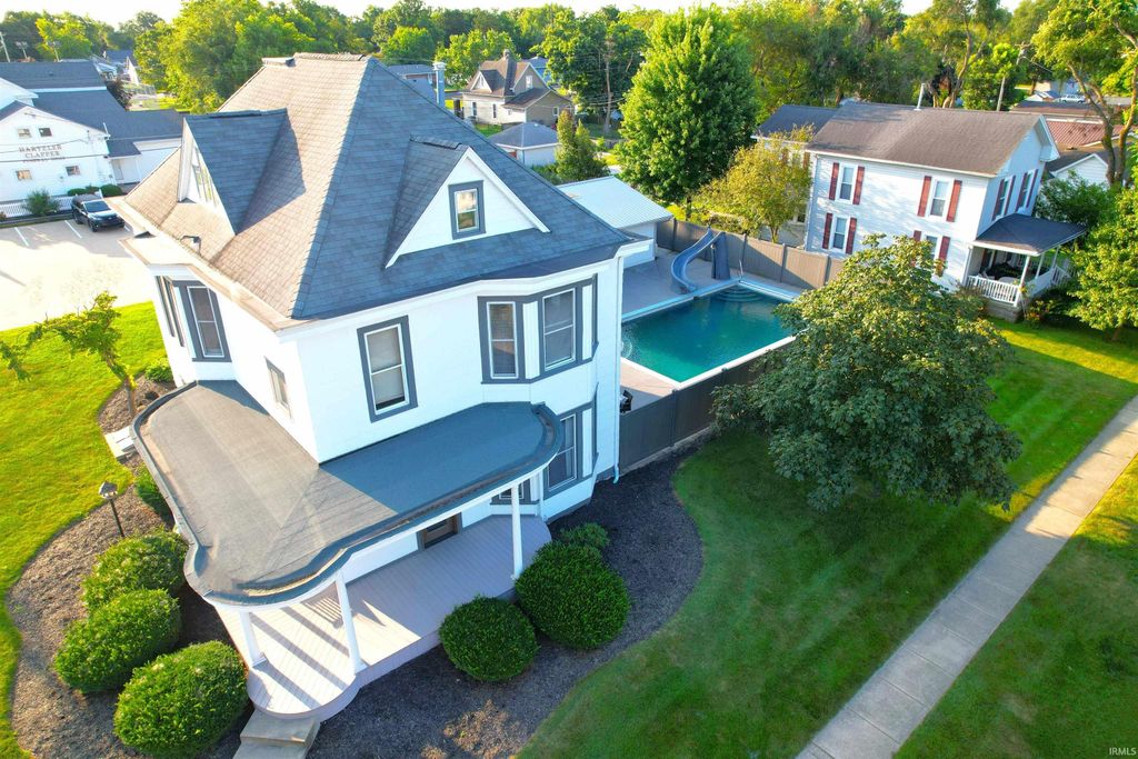 400 S PRAIRIE Street, Brookston, IN 47923