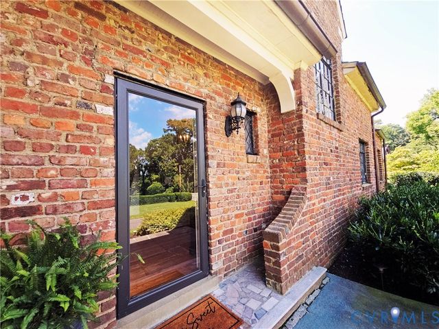 617 Mansion Dr, Hopewell, VA 23060