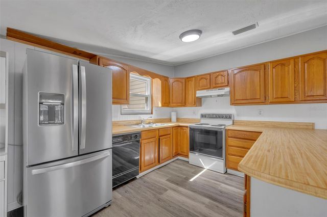 9043 SE 180TH AVE, Ocklawaha, FL 32179