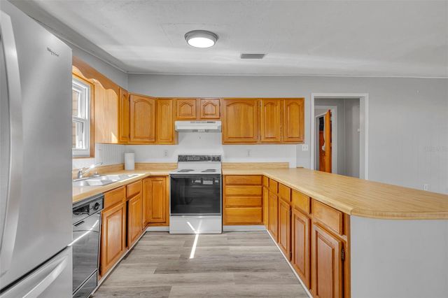 9043 SE 180TH AVE, Ocklawaha, FL 32179