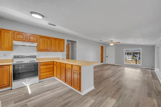 9043 SE 180TH AVE, Ocklawaha, FL 32179