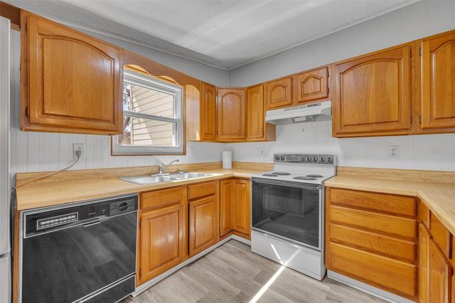 9043 SE 180TH AVE, Ocklawaha, FL 32179