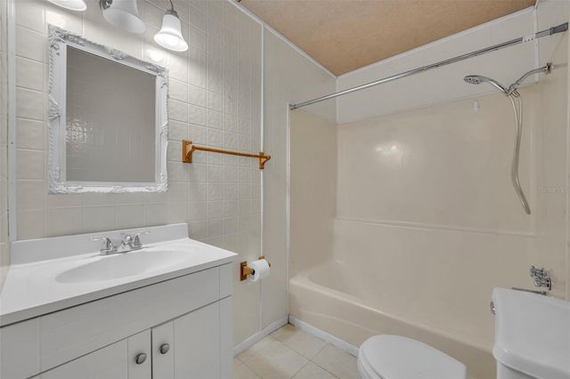 9043 SE 180TH AVE, Ocklawaha, FL 32179