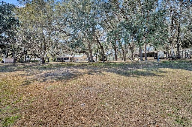 9043 SE 180TH AVE, Ocklawaha, FL 32179