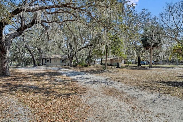 9043 SE 180TH AVE, Ocklawaha, FL 32179