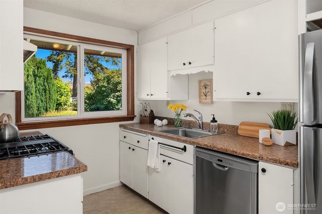 16022 11th Avenue SW, Burien, WA 98166