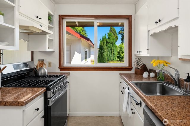16022 11th Avenue SW, Burien, WA 98166