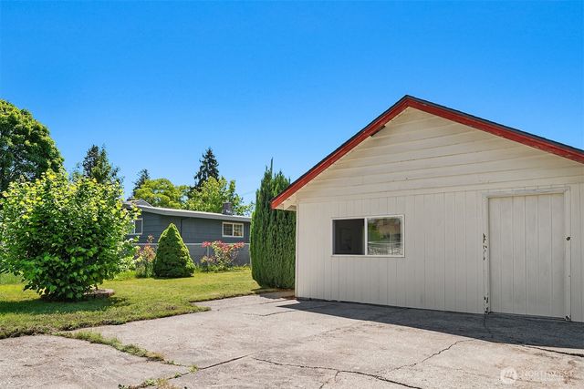 16022 11th Avenue SW, Burien, WA 98166