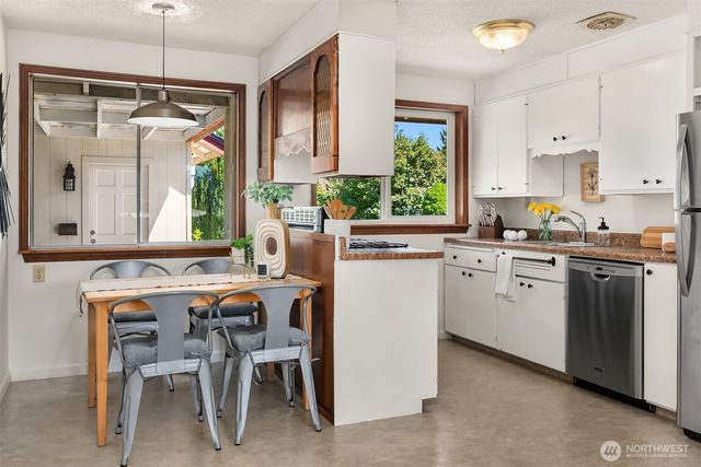 16022 11th Avenue SW, Burien, WA 98166