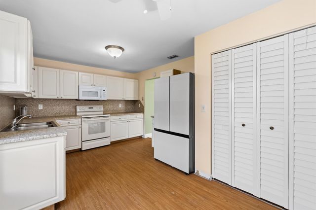 3233 Perimeter Drive 2511, Greenacres, FL 33467