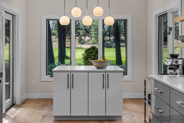 60733 Willow Creek Loop, Bend, OR 97702