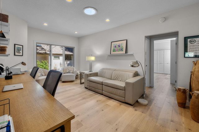 60733 Willow Creek Loop, Bend, OR 97702