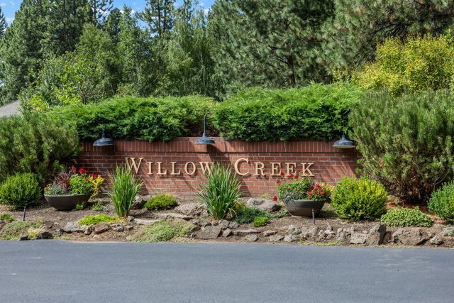 60733 Willow Creek Loop, Bend, OR 97702