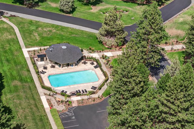 60733 Willow Creek Loop, Bend, OR 97702