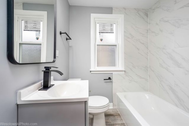 2504 Leyden Avenue, River Grove, IL 60171