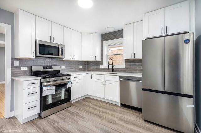 2504 Leyden Avenue, River Grove, IL 60171