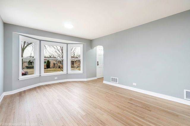 2504 Leyden Avenue, River Grove, IL 60171