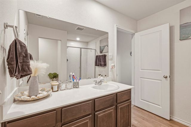 1210 Grand View Drive, Ennis, TX 75119